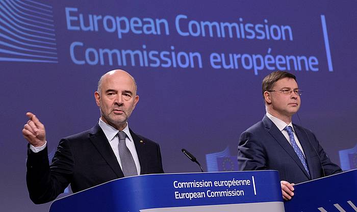 Pierre Moscovici eta Valdis Dombrovskis, Bruselan. OLIVIER HOSLET / EFE
