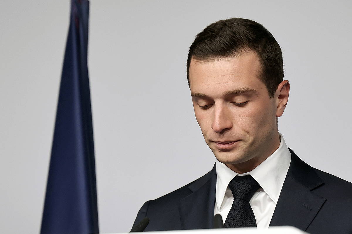 Jordan Bardella Batasun Nazionaleko presidentea, lehen emaitzak jakin berritan. CHRISTOPHE PETIT TESSON / EFE