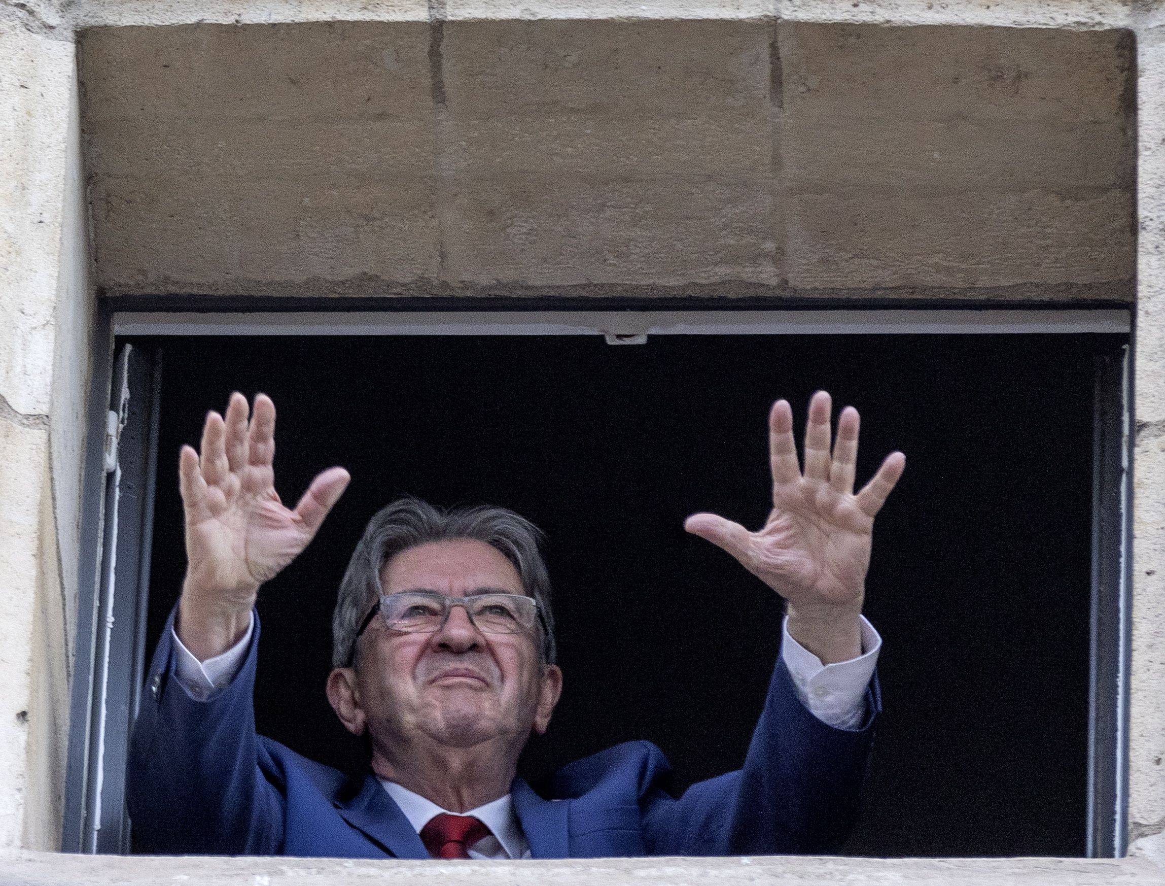 Frantzia Intsumisoko Melenchon, NFP ezkerreko koalizioaren garaipenarekin pozik. ANDRE PAIN / EFE