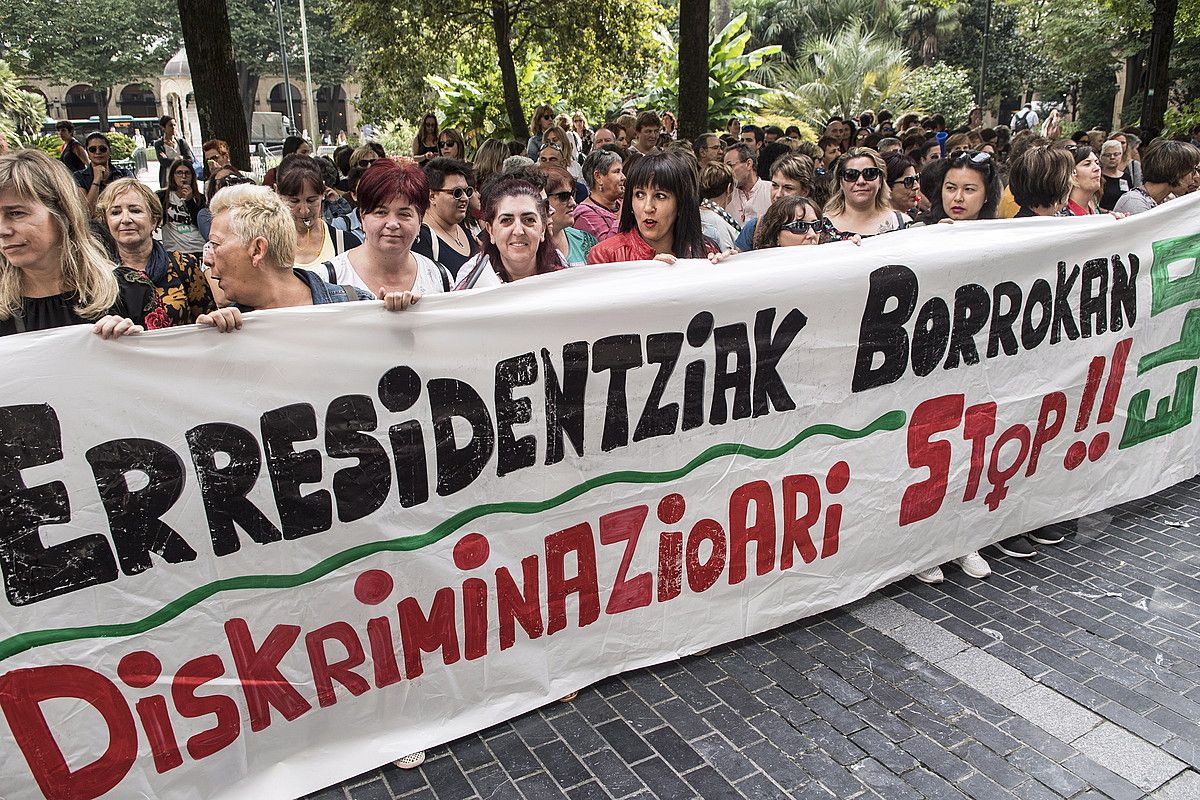 Langileak, irailean Donostian egindako protesta batean. JAGOBA MANTEROLA / FOKU. Langileak, irailean Donostian egindako protesta batean. JAGOBA MANTEROLA / FOKU.