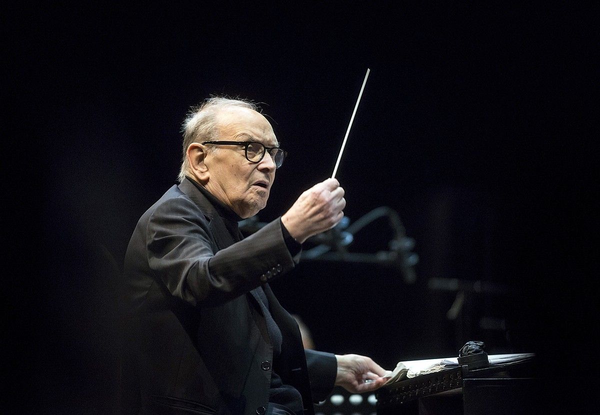 Ennio Morricone, 2017ko urrian, Budapesten emandako kontzertu batean. BALAZS MOHAI / EFE.