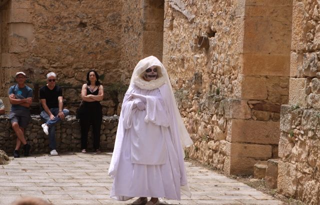 Buradon Gatzagako bisita gidatu bat. Artxiboko irudi bat. VISIT LA RIOJA