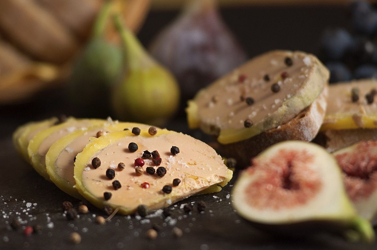 Foie grasa. Ospakizunetako ohiko platera da zenbait herrialdetan, Baita Euskal Herrian ere. EYHARTZEA. Foie grasa. Ospakizunetako ohiko platera da zenbait herrialdetan, Baita Euskal Herrian ere. EYHARTZEA.