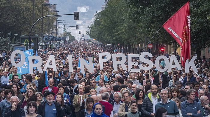 Orain Presoak dinamikaren manifestazioa, urriaren 20an, Donostian, euskal presoen auziarentzako konponbide bat eskatzeko. JON URBE, FOKU