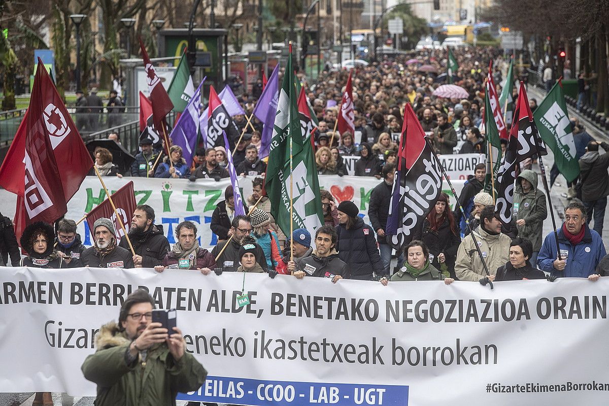 Kristau Eskolako sindikatuek antolatutako protesta bat, Donostian, artxiboko irudi batean. JON URBE / FOKU