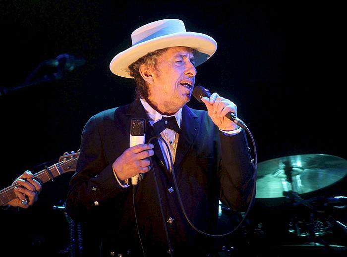 Bob Dylan, 2012an, Benicassimgo musika jaialdian (Herrialde Katalanak), zuzeneko emanaldian. DOMENECH CASTELLO / EFE