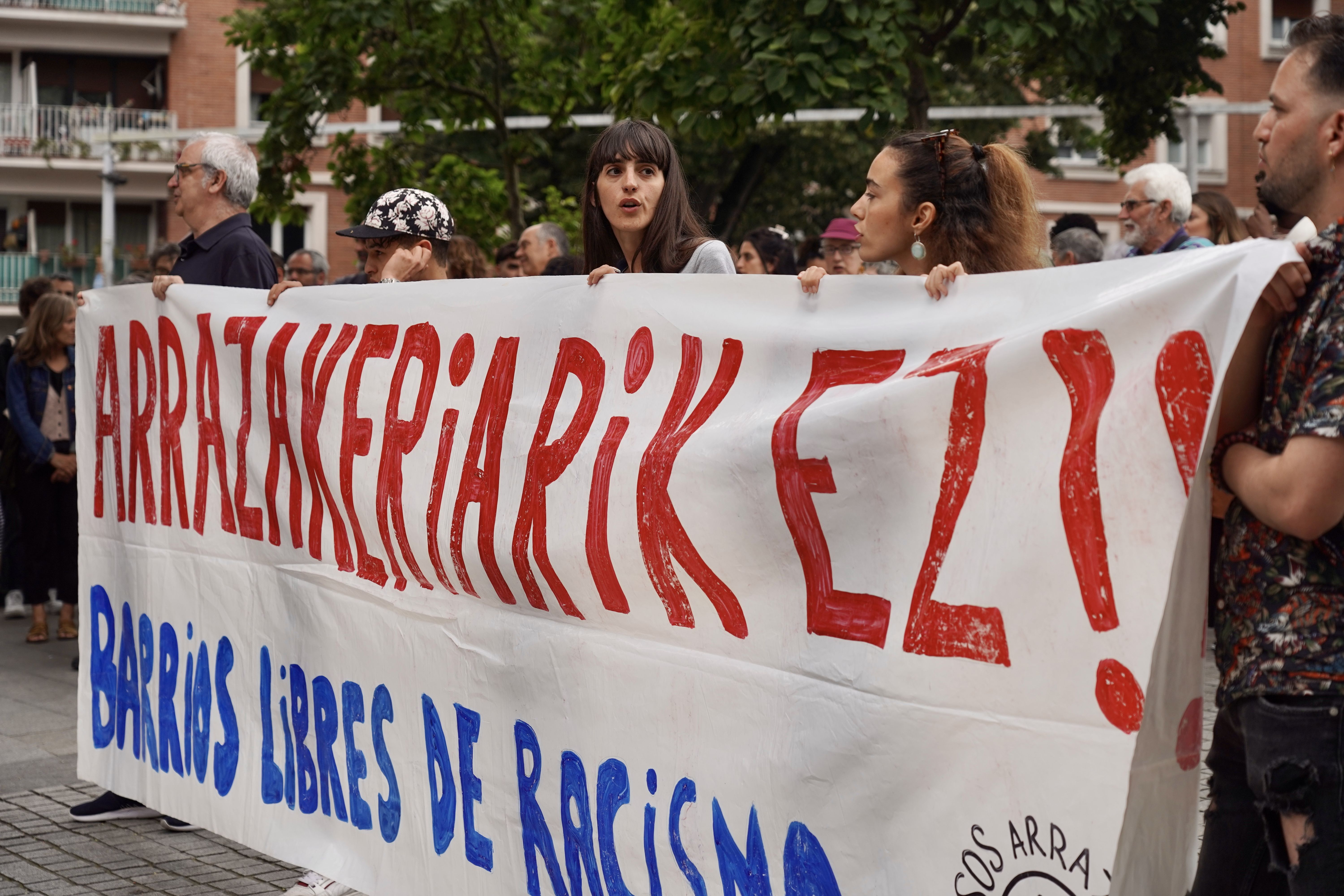 Auzoetako indarkeria arrazistaren gorakada salatzeko, Bizkaiko SOS Arrazakeriak elkarretaratzera deitu zuen joan den astean, Bilboko San Frantzisko auzoan. MONIKA DEL VALLE / FOKU