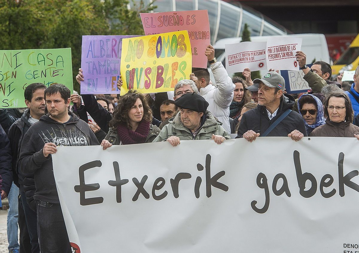 Etxegabeen eskubideen aldeko protesta bat, Bilbon, Beste Bi-k antolatuta. LUIS JAUREGIALTZO / FOKU. Etxegabeen eskubideen aldeko protesta bat, Bilbon, Beste Bi-k antolatuta. LUIS JAUREGIALTZO / FOKU.