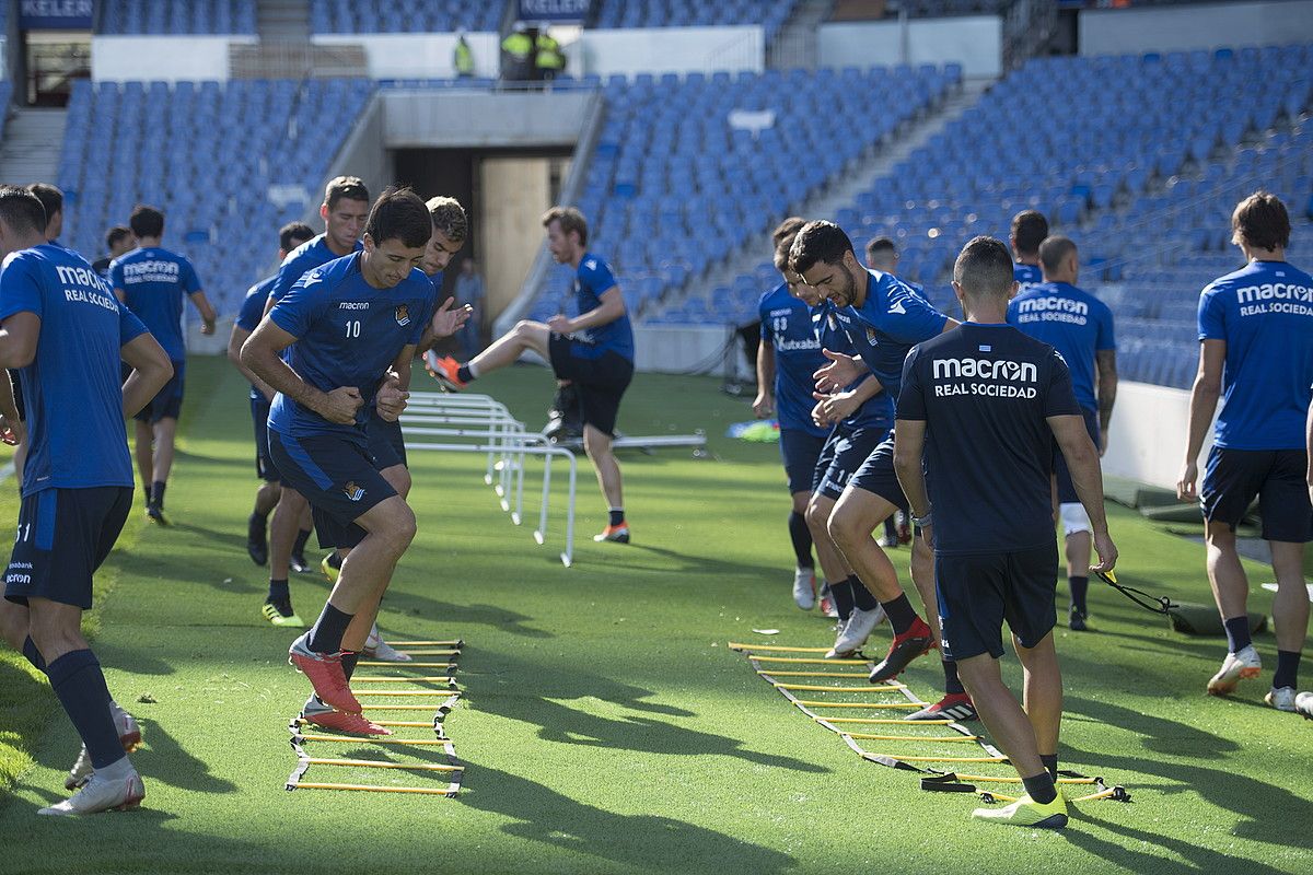 Realeko jokalariak entrenamendu saio batean. JUAN CARLOS RUIZ / FOKU. Realeko jokalariak entrenamendu saio batean. JUAN CARLOS RUIZ / FOKU.
