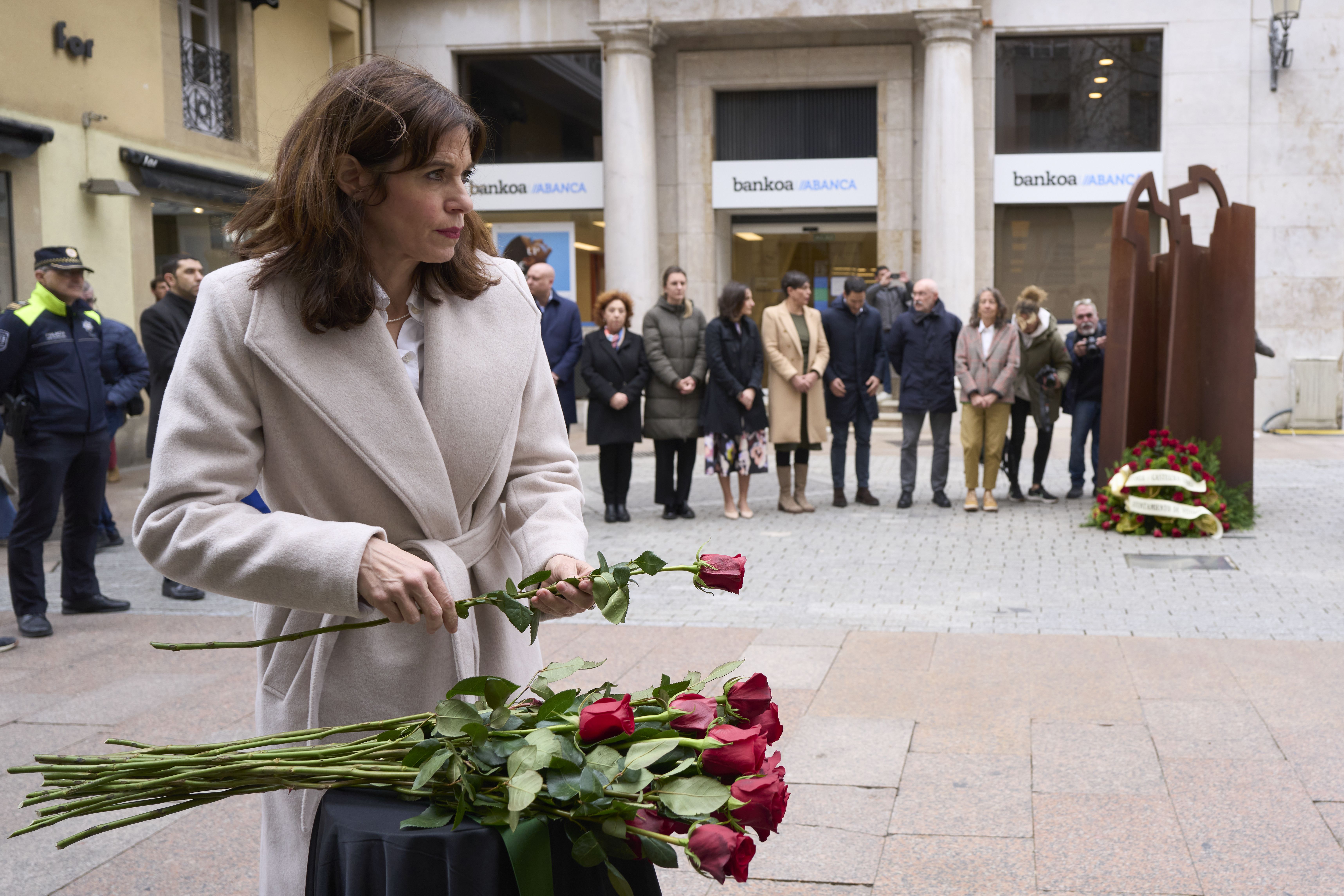 Maider Etxebarria Gasteizko alkatea, memoriaren arloko ekitaldi batean. ADRIAN RUIZ HIERRO / EFE