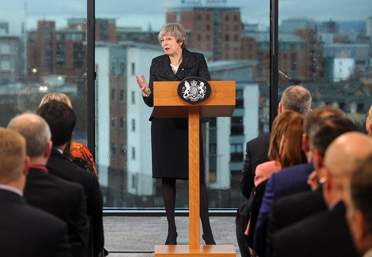 Theresa May Erresuma Batuko lehen ministroa, herenegun, Belfasten eman zuen hitzaldian. AIDAN CRAWLEY / EFE.