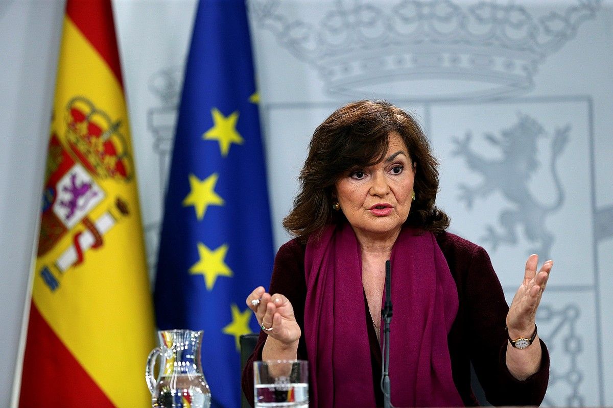 Carmen Calvo Espainiako Gobernuko presidenteordea azalpenak ematen, atzo. EMILIO NARANJO / EFE.