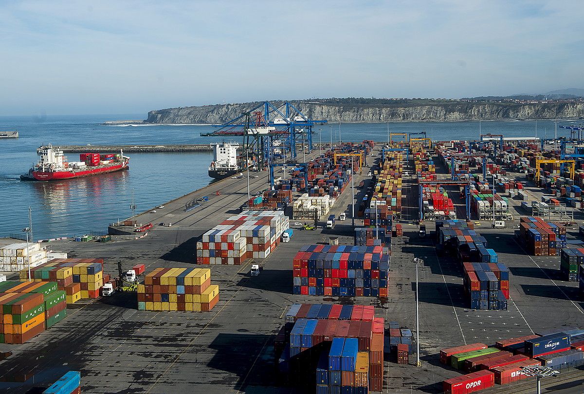 Bilboko Portuan inoizko kontainer gehien garraiatu ziren iaz. L. JAUREGIALTZO / FOKU. Bilboko Portuan inoizko kontainer gehien garraiatu ziren iaz. L. JAUREGIALTZO / FOKU.