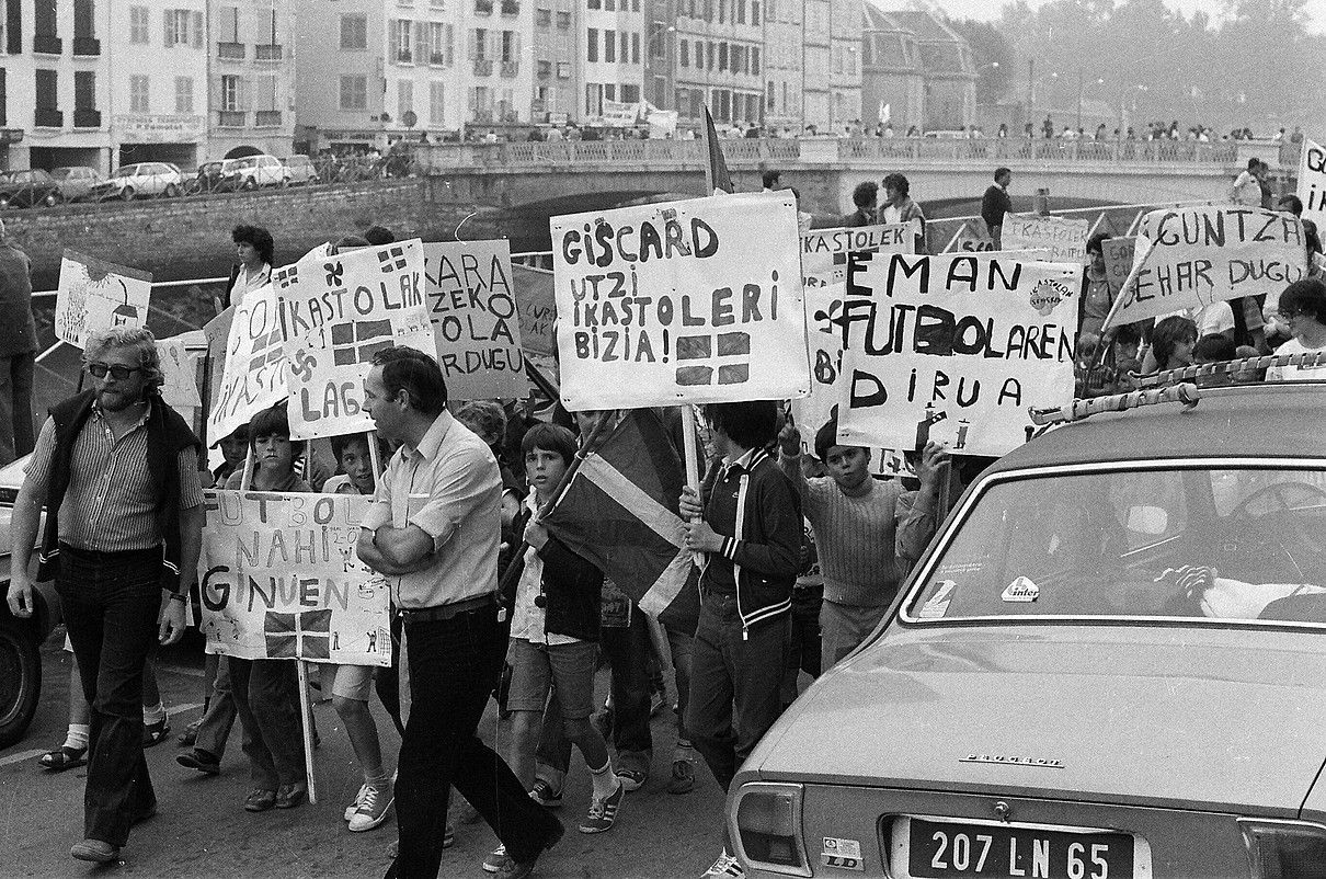 1981ean. Donibane Lohizuneko ikastola. SEASKA. 1981ean. Donibane Lohizuneko ikastola. SEASKA.