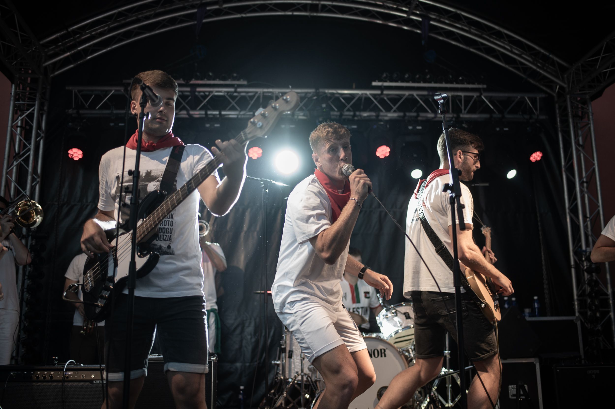 Kontzertua Patxa plazan, Baionako festa alternatiboetan. PATXI BELTZAIZ Kontzertua Patxa plazan, Baionako festa alternatiboetan. PATXI BELTZAIZ