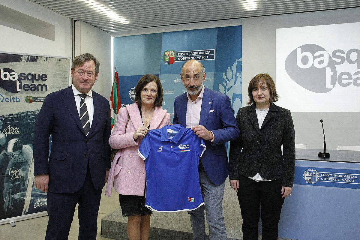 Zupiria, Gorostiza, Elizegi eta Lejarza, atzo, aurkezpenean. BASQUE TEAM.