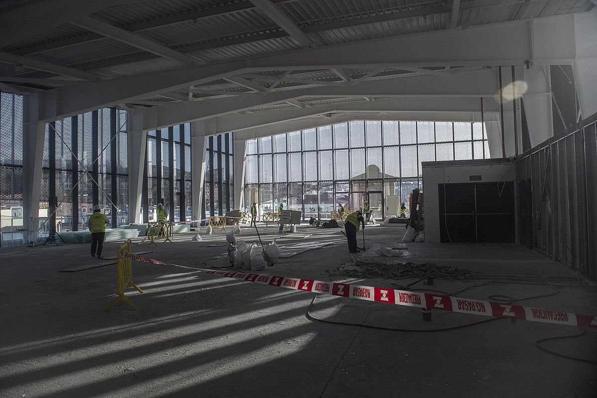 1.400 metro koadro izango ditu LABe esperimentazio guneak. Uda hasierarako amaitu nahi dute. JON URBE / FOKU. 1.400 metro koadro izango ditu LABe esperimentazio guneak. Uda hasierarako amaitu nahi dute. JON URBE / FOKU.