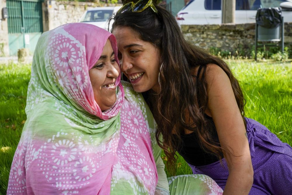 Mariam Mohamed Deidi eta Maitane Egido, Izurtzako harrera kanpamenduko bi begiraleMarisol Ramirez/FOKU
