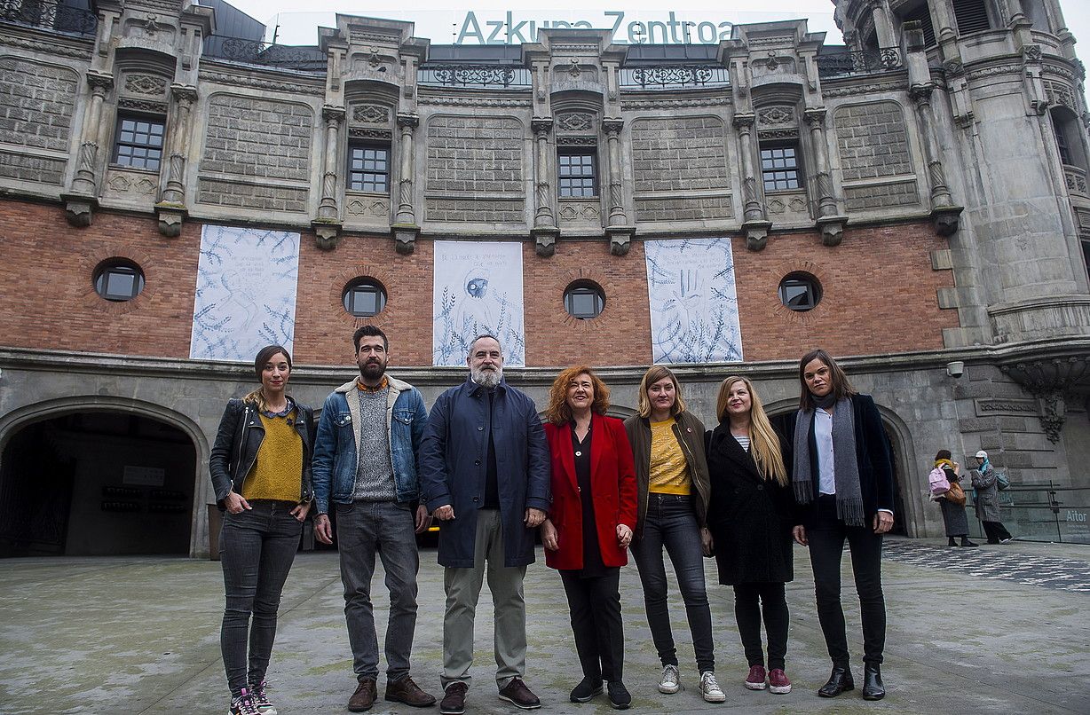 Ezker-eskuin, Pikaza, Saraiba, Perez, Alonso, Garai, Blasco eta Goikoetxea. LUIS JAUREGIALTZO / FOKU.