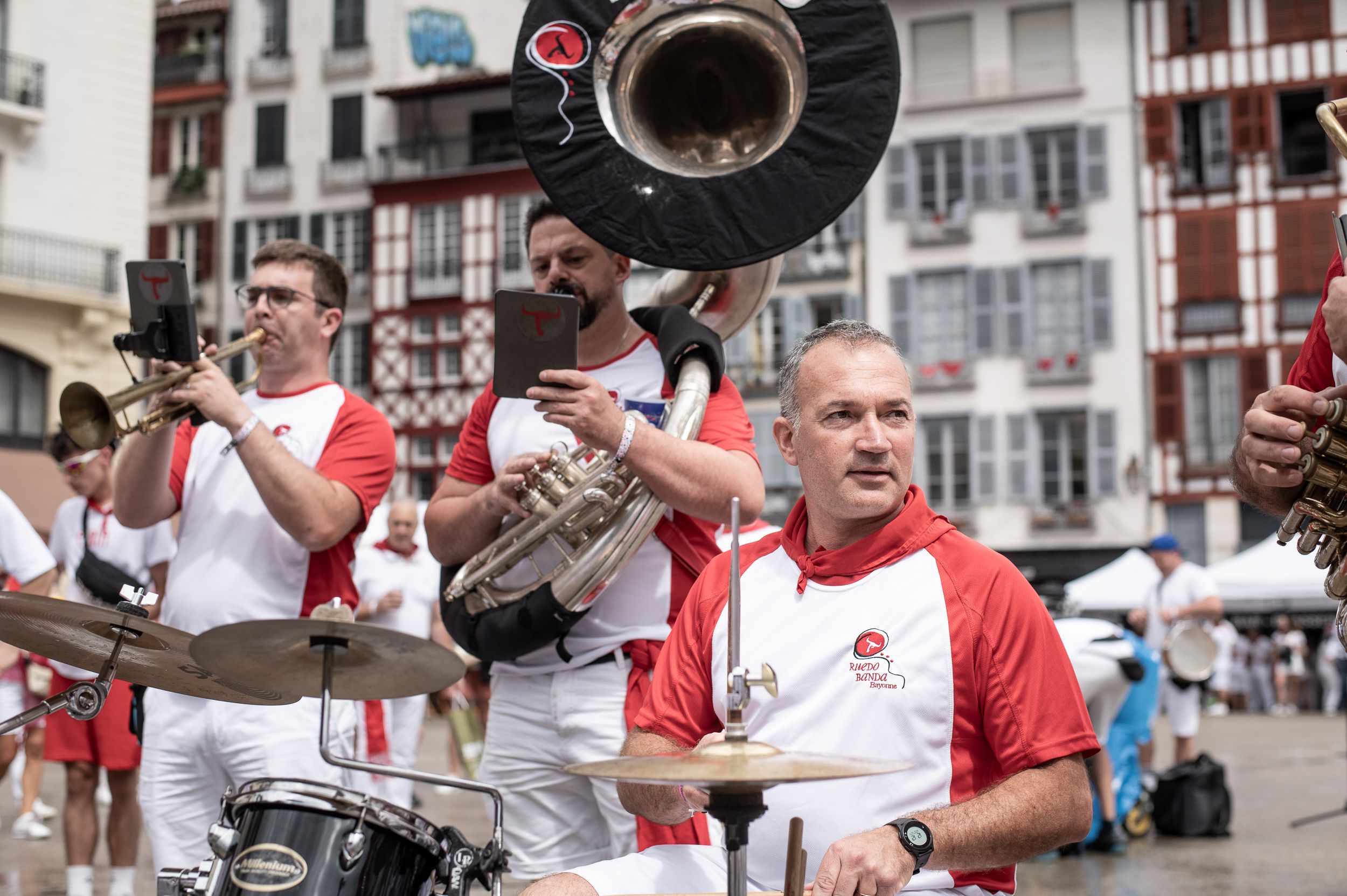 Ruedo Bandak Baionako festak girotu ditu. PATXI BELTZAIZ. Ruedo Bandak Baionako festak girotu ditu. PATXI BELTZAIZ.