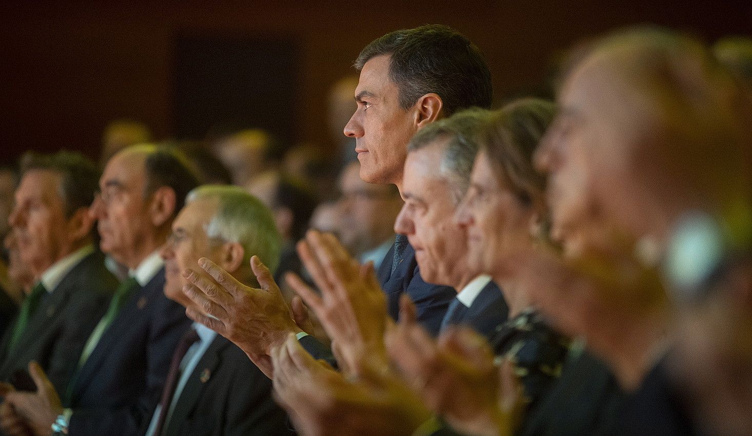 Pedro Sanchez eta Iñigo Urkullu, Donostiako nazioarteko konferentziaren hasiera ekitaldian, atzo. JON URBE / FOKU.