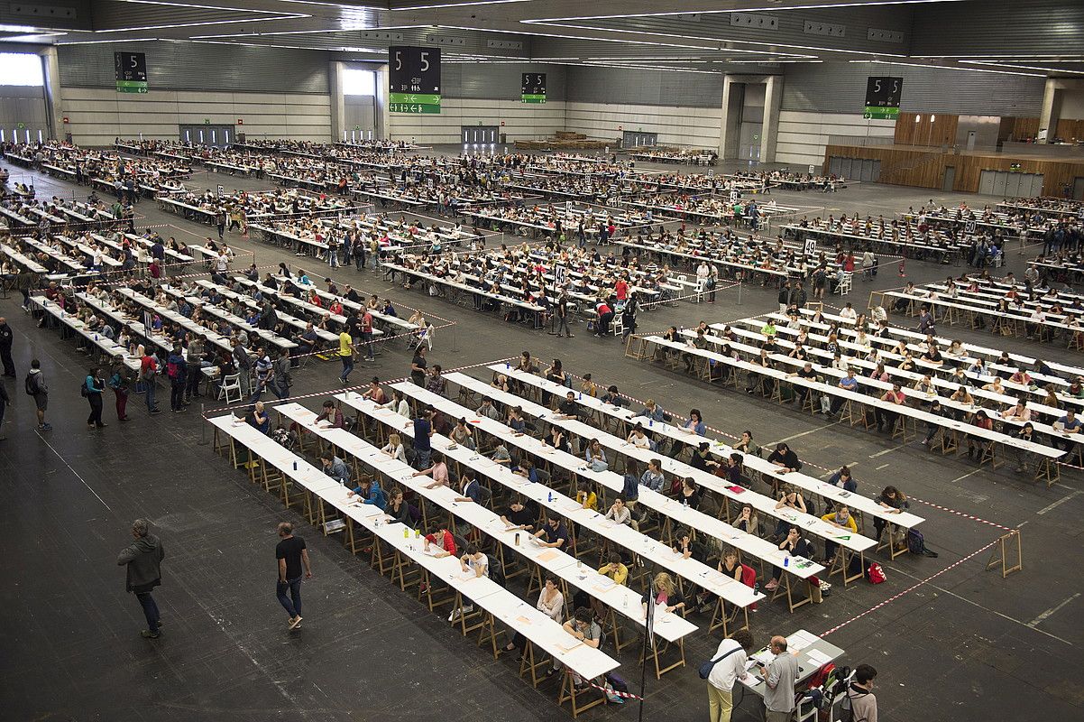 Iazko hezkuntzako lan eskaintza publikoaren irudia, BECen. MONIKA DEL VALLE / FOKU.