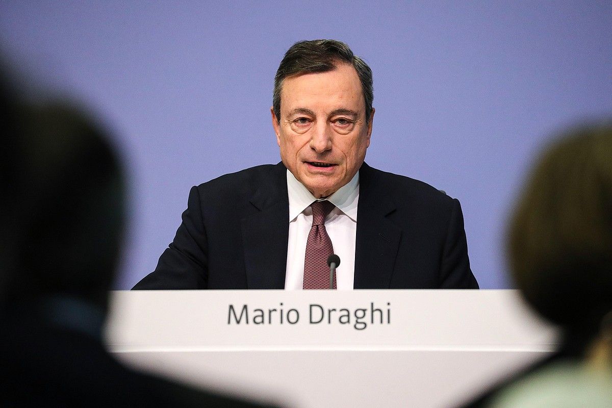 Mario Draghi Europako Banku Zentraleko presidentea, atzo, Frankfurten. ARMANDO BABANI / EFE.
