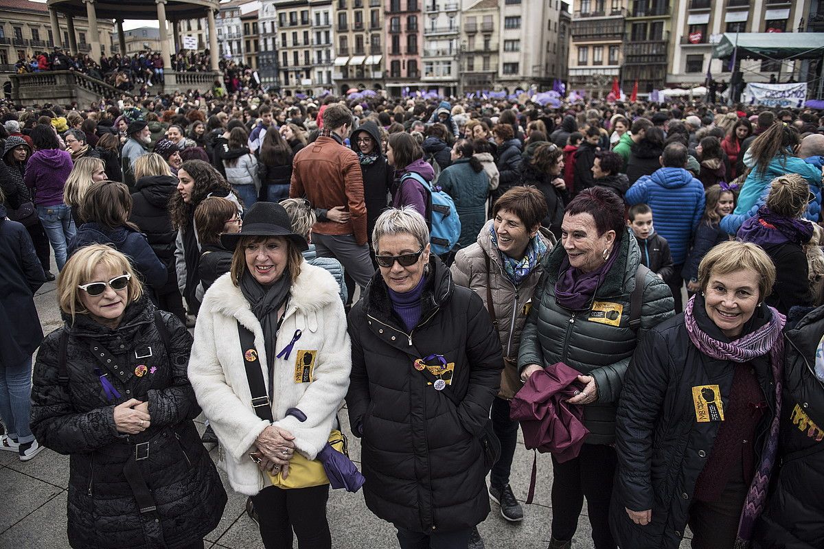 Traktore eta guzi atera dira protesta egitera. #BARRA_ABILDUA#LAB. Traktore eta guzi atera dira protesta egitera. #BARRA_ABILDUA#LAB.