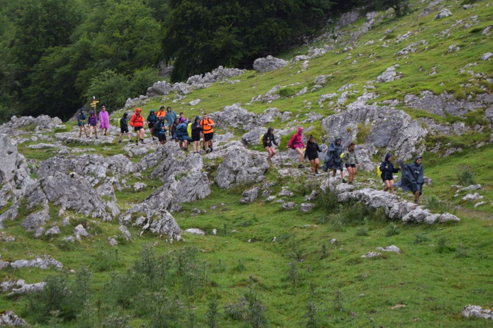Euskarabenturako espediziokideak, San Adriango tunelera iristen. ENEKOITZ TELLERIA SARRIEGI Euskarabenturako espediziokideak, San Adriango tunelera iristen. ENEKOITZ TELLERIA SARRIEGI
