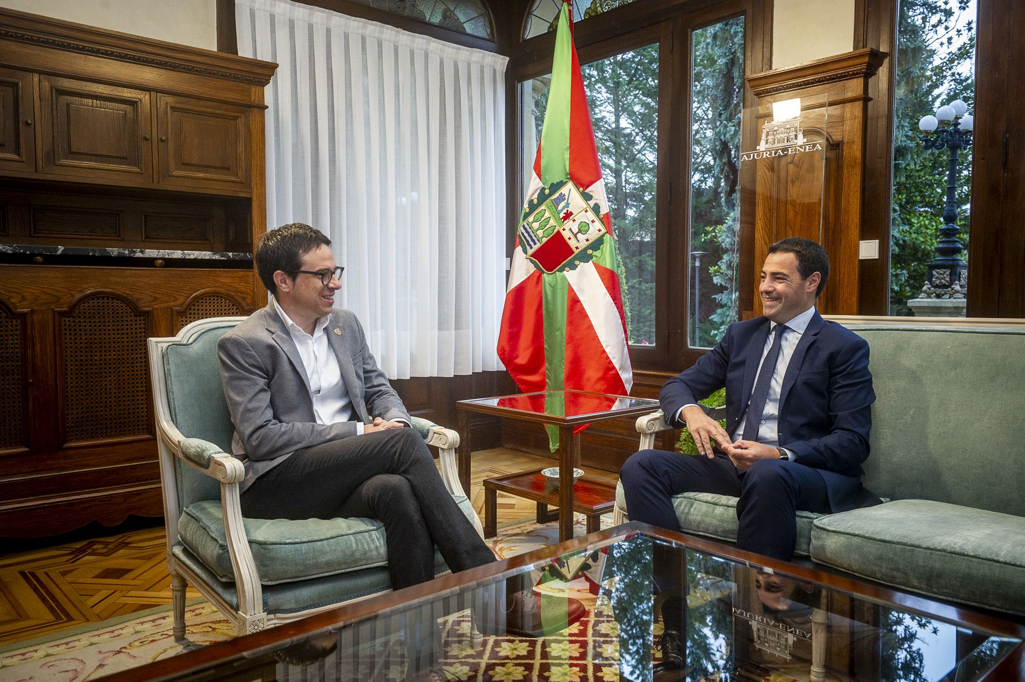 Otxandiano eta Pradales Ajuriaenea jauregian, 2023ko uztailean. JAIZKI FONTANEDA / FOKU