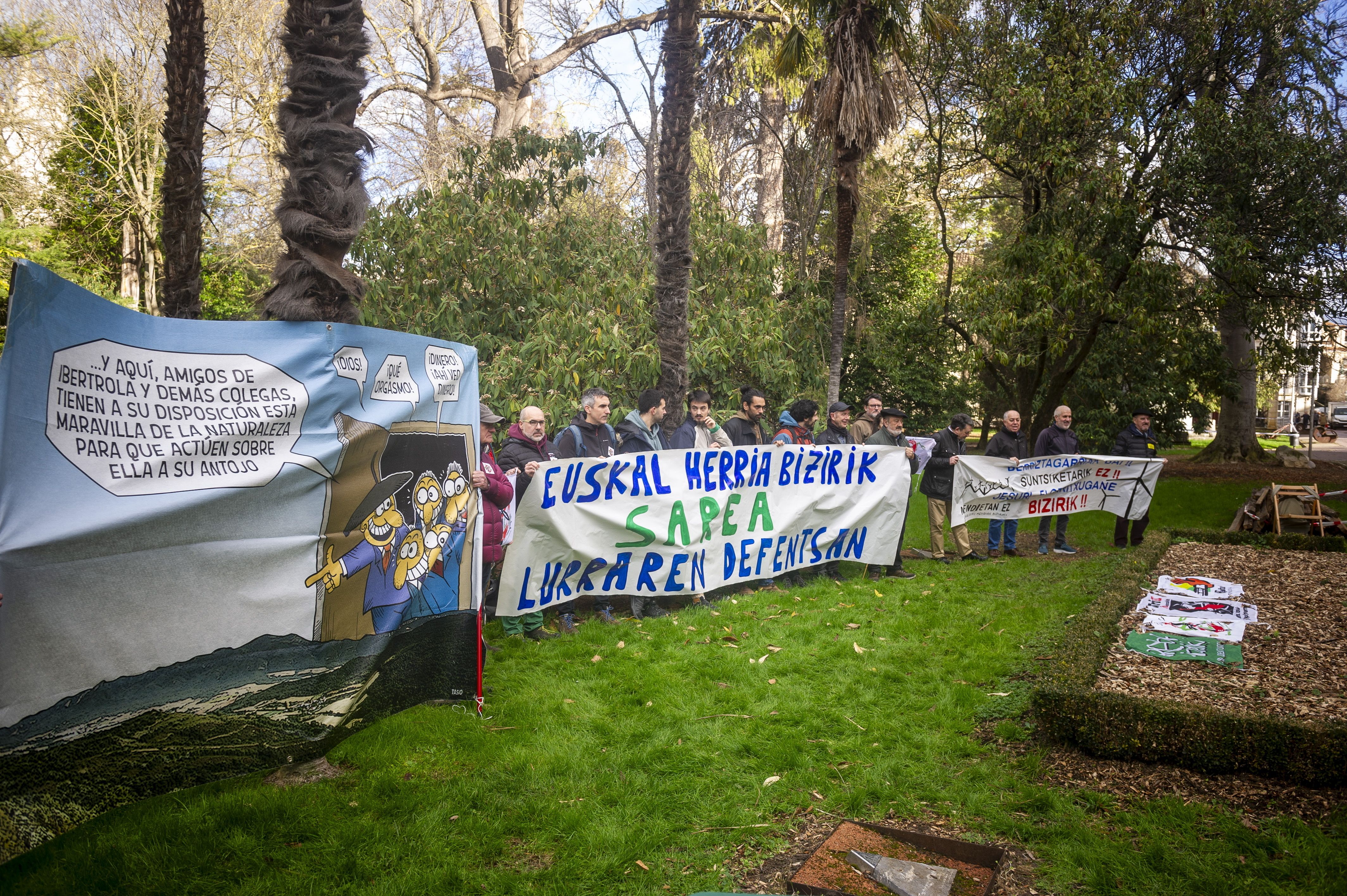 Euskal Herria Bizirik sarekoek urtarrilean Gasteizen emandako prentsaurrekoa. JAIZKI FONTANEDA / FOKU