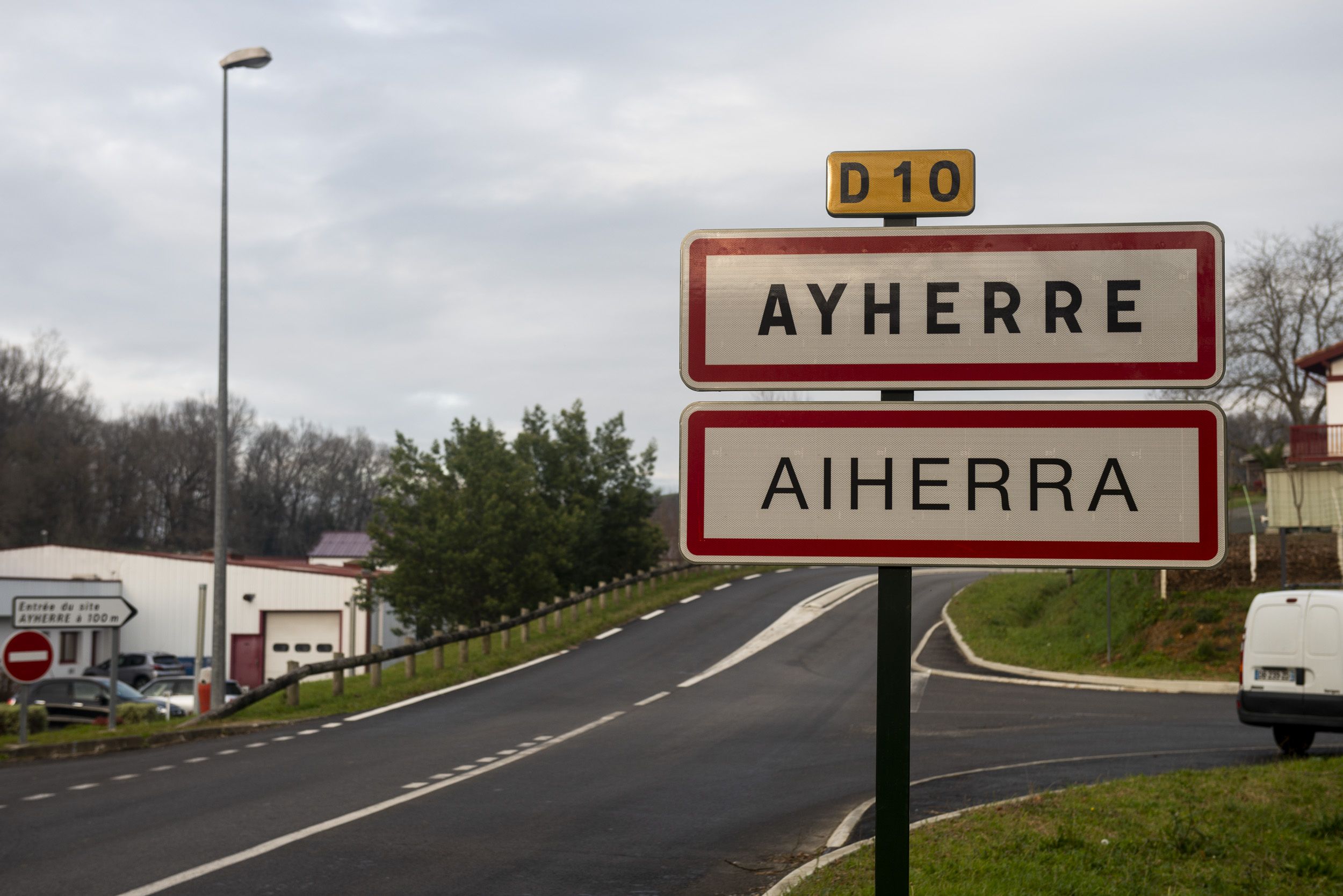 Aiherra herriaren sarrera, Nafarroa Beherean. GUILLAUME FAUVEAU