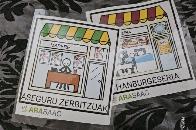 Otsek egindako piktogramen argazkiak. BERRIA Otsek egindako piktogramen argazkiak. BERRIA