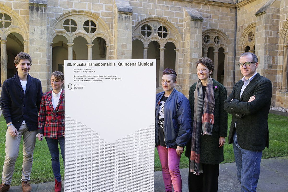 Jaialdiaren kartela San Telmo museoan aurkeztu zuten, Donostian, atzo. M.H.