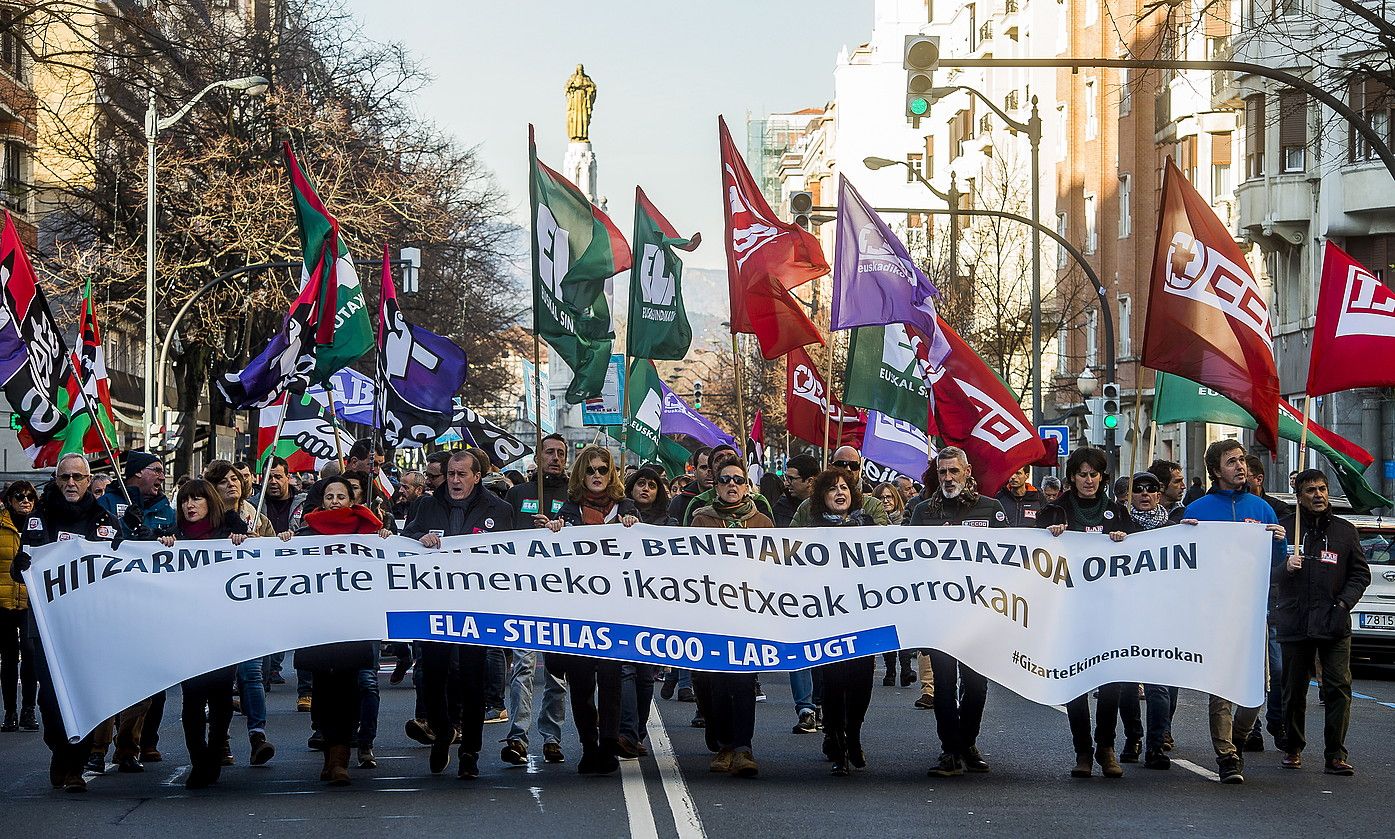 Itunpeko irakasleen manifestazioa, joan den urtarrilean, Bilboko Kale Nagusian. LUIS JAUREGIALTZO / FOKU. Itunpeko irakasleen manifestazioa, joan den urtarrilean, Bilboko Kale Nagusian. LUIS JAUREGIALTZO / FOKU.