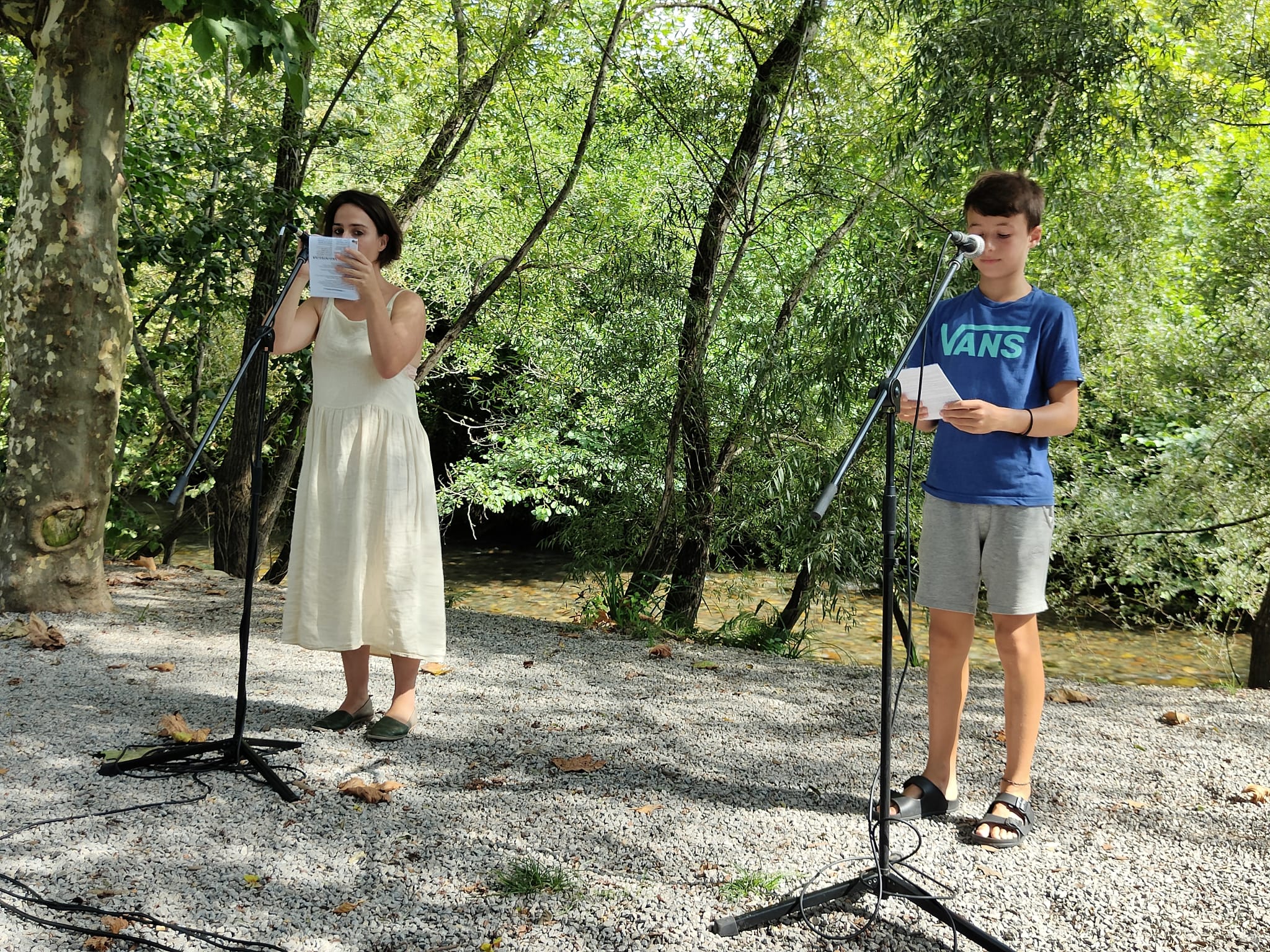 Hainbat lagunek hartu zuten parte, iaz, Poesia Egunean. OIARTZUNGO POESIA EGUNAK 