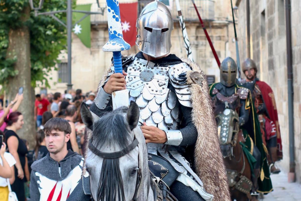 Lizarrako Erdi Aroko astea, artxiboko irudia. LIZARRAKO OSTALARITZA ELKARTEA