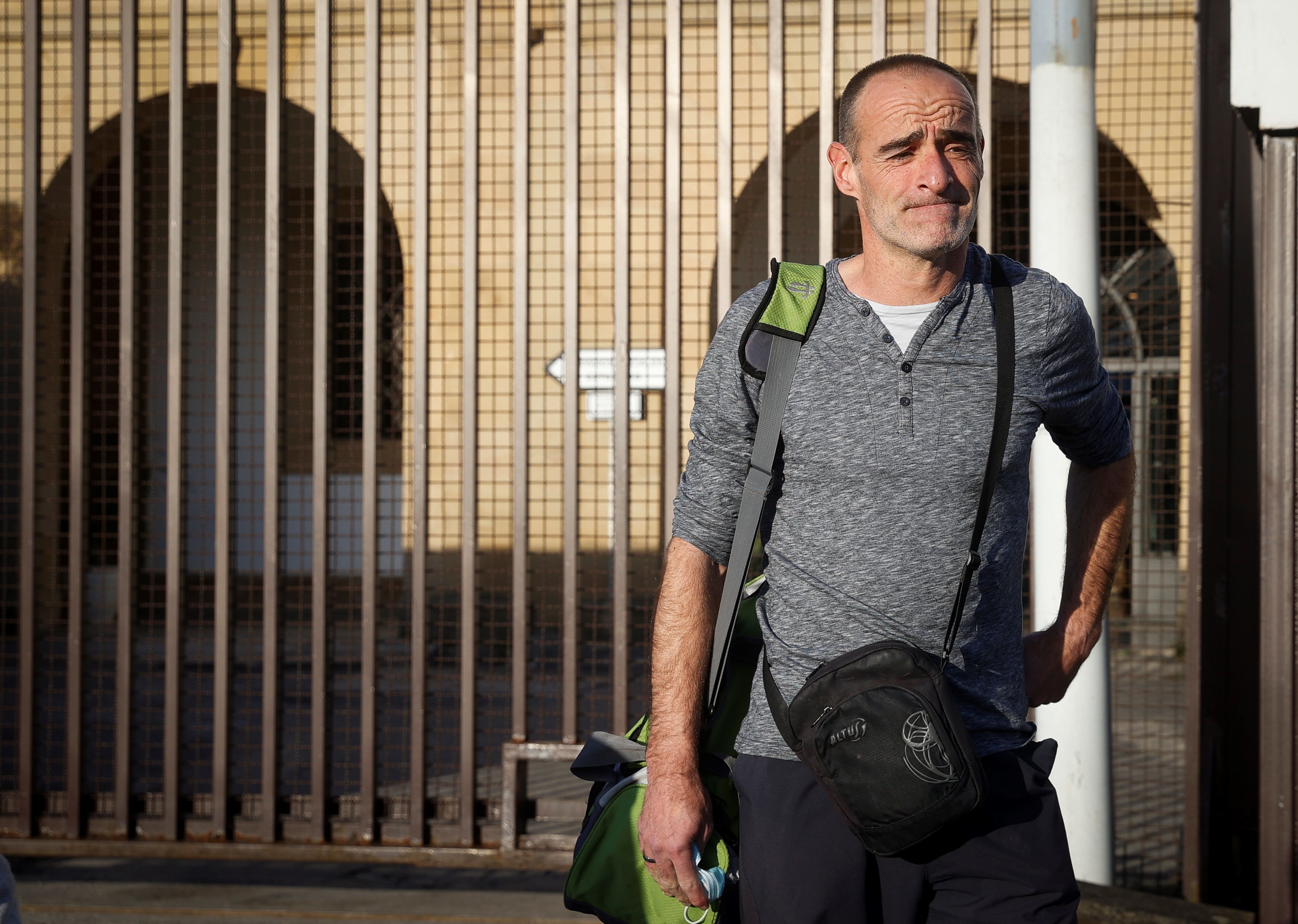 Atristain, espetxetik ateratzen, 2022ko otsailean. JAVIER ETXEZARRETA / EFE