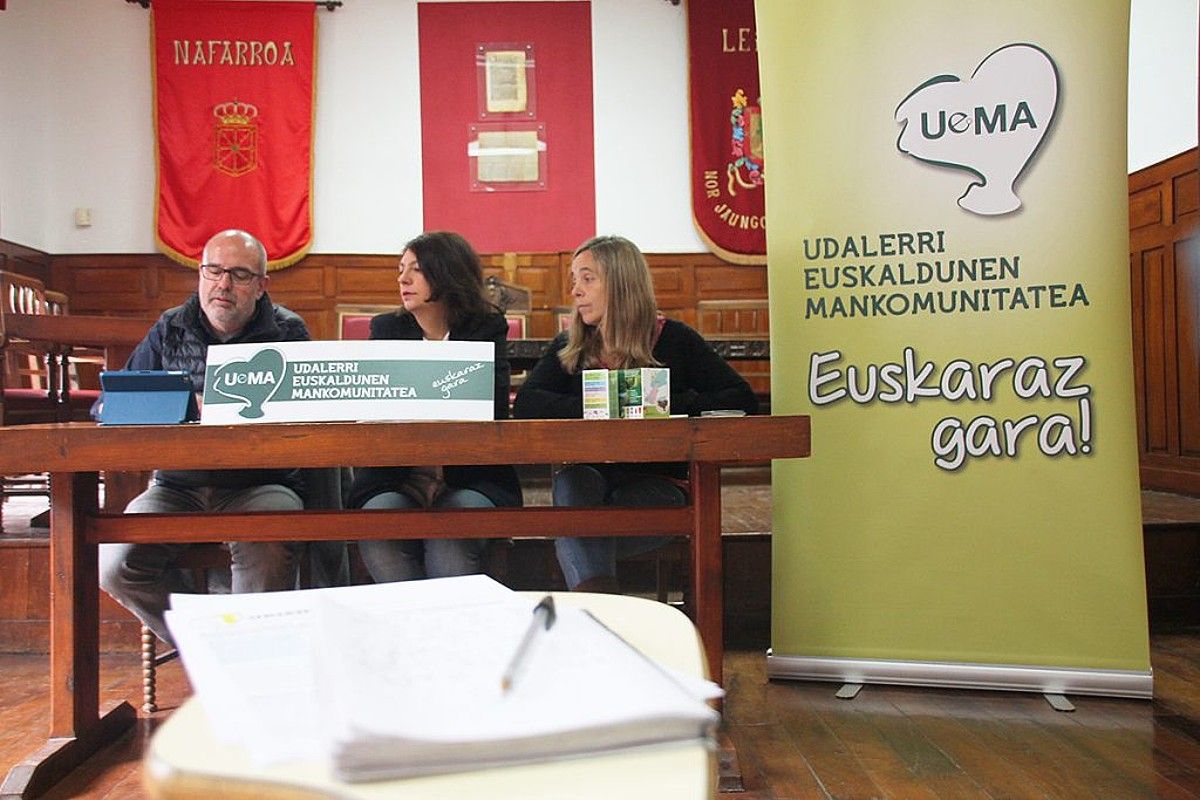 Uemak inkestaren emaitzak azaltzeko emandako prentsaurrekoa, Leitzako udaletxean. BERRIA. Uemak inkestaren emaitzak azaltzeko emandako prentsaurrekoa, Leitzako udaletxean. BERRIA.