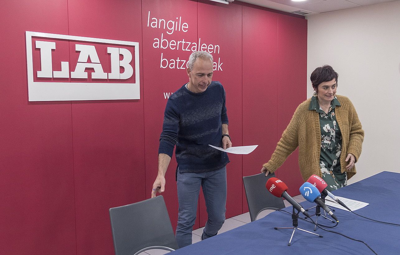 Xabier Ugartemendia eta Garbiñe Aranburu, atzo, Donostian. A. CANELLADA / FOKU.