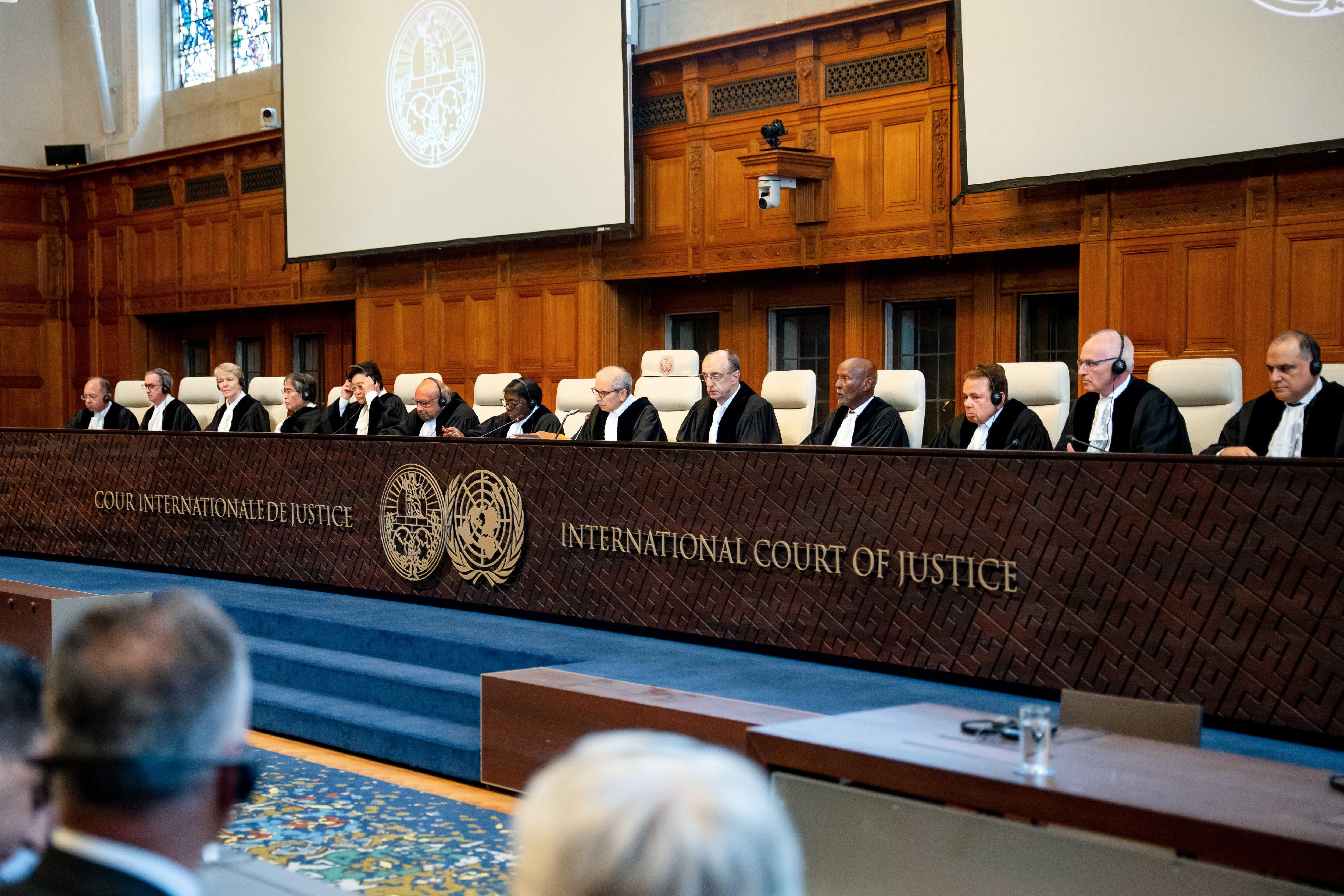 Nazioarteko Justizia Auzitegiko epaileak, gaur, Hagan. LINA SELG / EFE