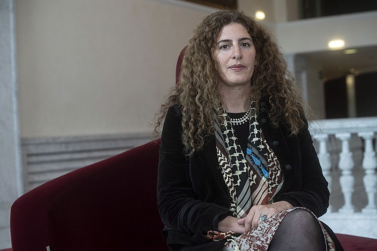 Annemarie Jacir zinemagile palestinarra, atzo, Donostian. JON URBE / FOKU.