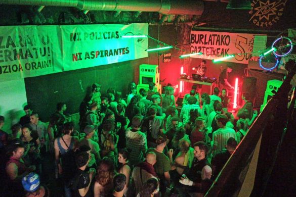 Burlatako gaztetxearen bosgarren urteurreneko besta, iazko ekainean. BURLATAKO GAZTETXEA Burlatako gaztetxearen bosgarren urteurreneko besta, iazko ekainean. BURLATAKO GAZTETXEA
