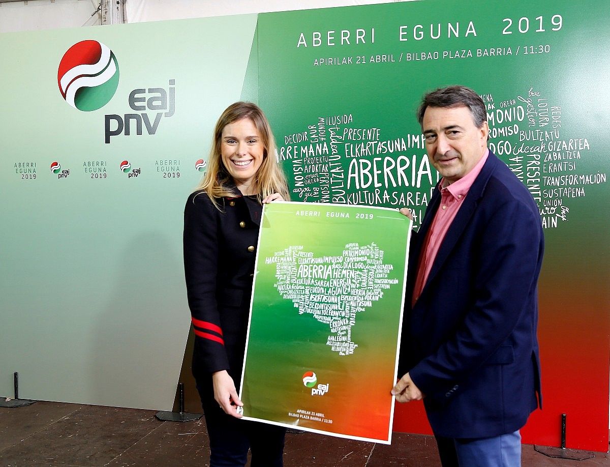 Mireia Zarate eta Aitor Esteban, atzo, Bilbon. BERRIA. Mireia Zarate eta Aitor Esteban, atzo, Bilbon. BERRIA.