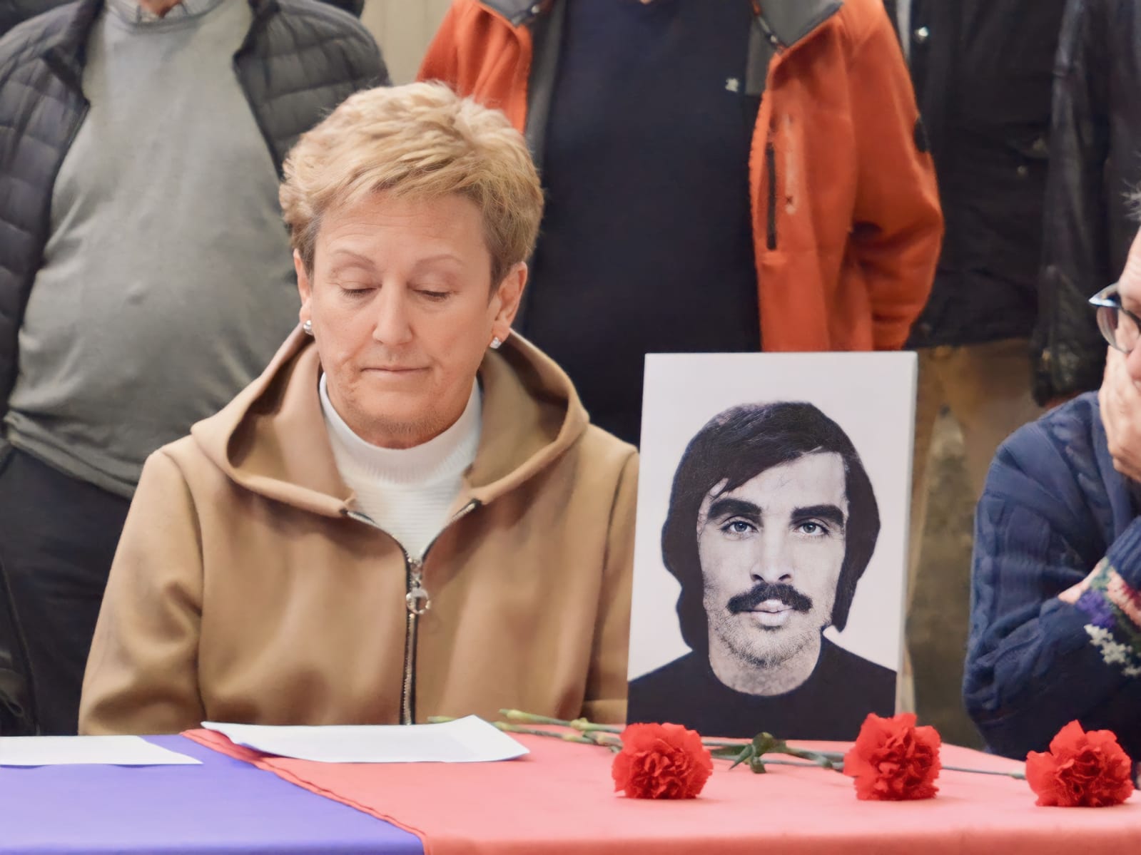Josu Mujka Aiestaran Espainiako Estatuaren biktima gisa aitortu zuen Eusko Jaurlaritzak, eta agerraldia egin zuen sendiak. KERMAN GARRALDA ZUBIMENDI / GOIERRIKO HITZA