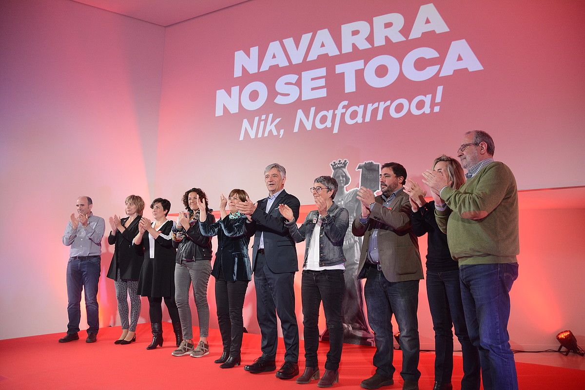 Geroa Baiko hautagaiak, Iruñean atzo egindako ekitaldian. BERRIA. Geroa Baiko hautagaiak, Iruñean atzo egindako ekitaldian. BERRIA.