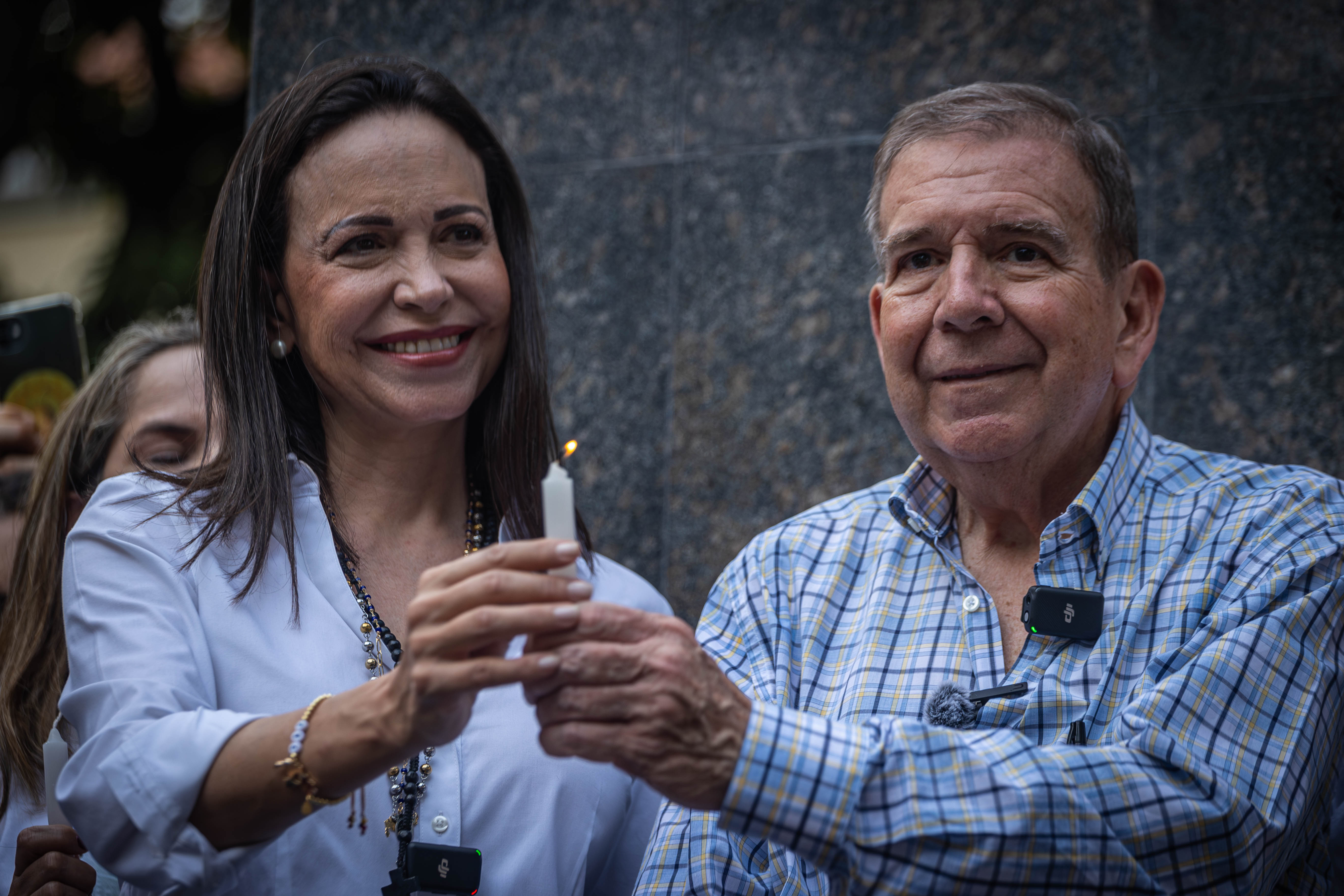 Edmundo Gonzalez oposizioko hautagaia eta Maria Machado, Caracasen, uztailaren 21ean. MIGUEL GUTIERREZ / EFE