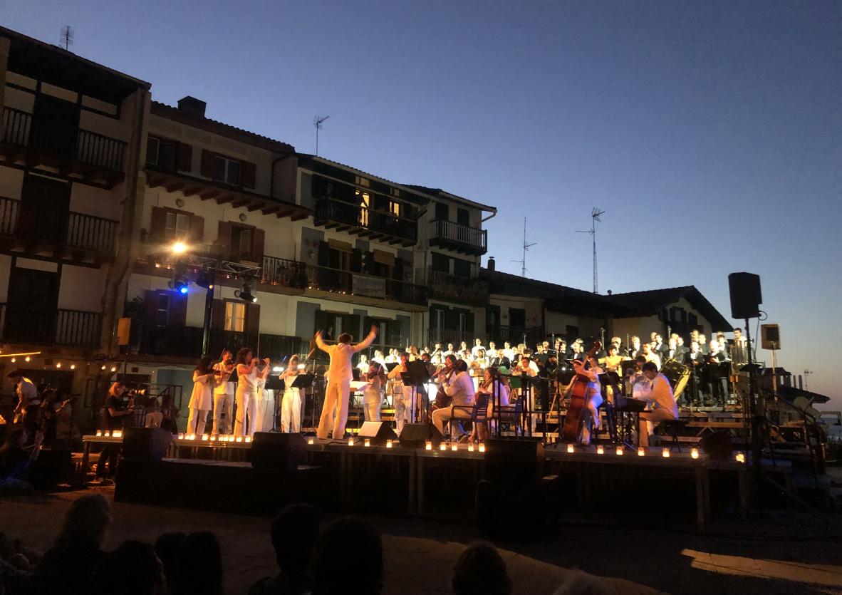 Et Incarnatus Orkestra eta Donostiako Orfeoia, herenegun, Hondarribian. BERRIA