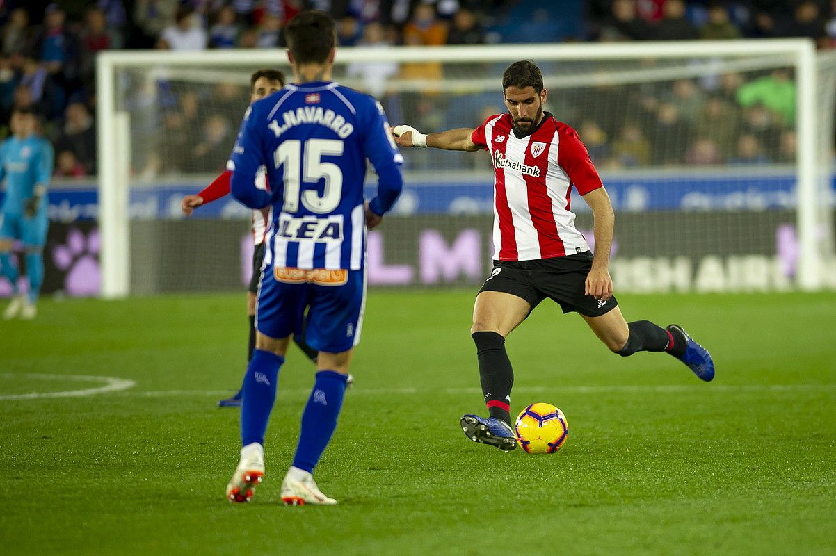 Raul Garcia, Alavesek eta Athleticek lehen itzulian Mendizorrotzan jokatutako norgehiagokan. JAIZKI FONTANEDA / FOKU.