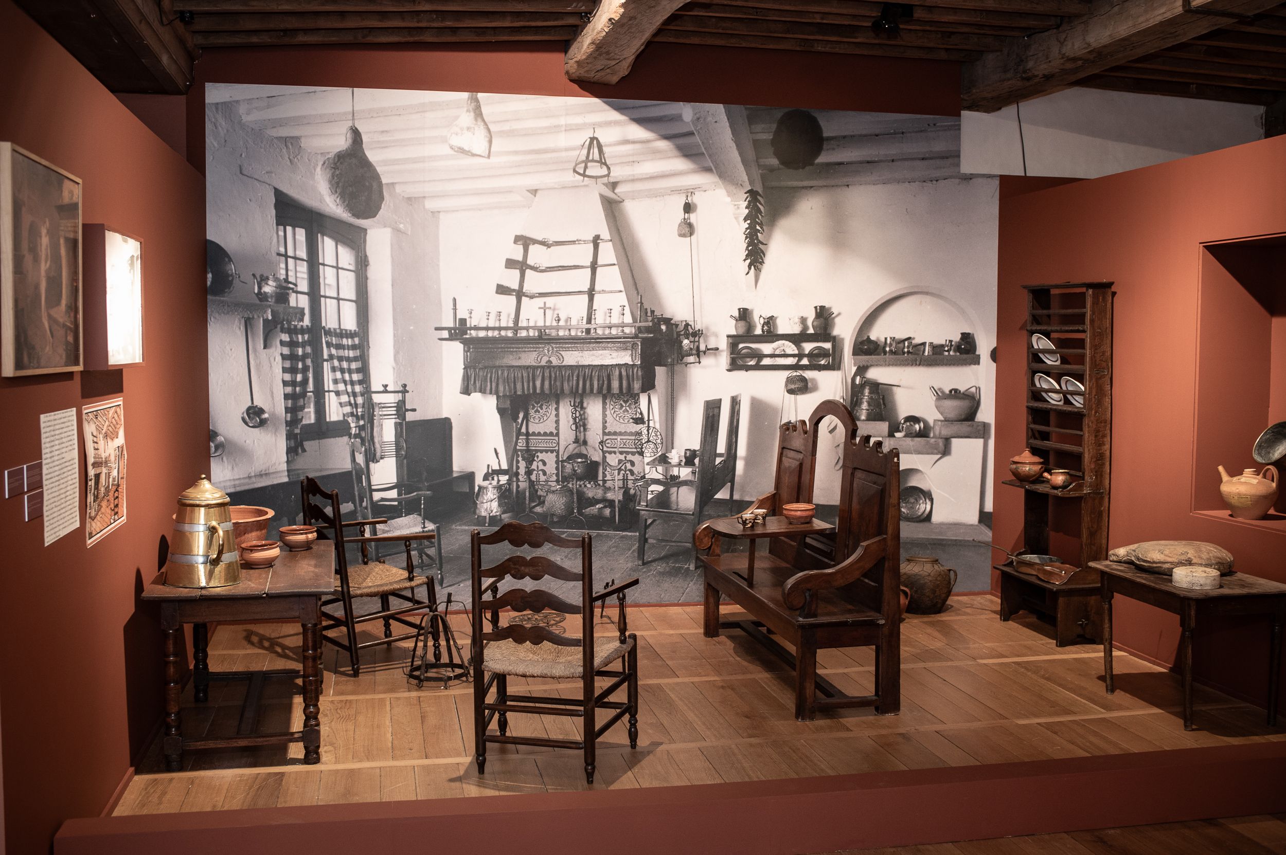 Euskal etxaldeetako sukaldeak erreproduzitzen aritu ziren museoaren lehen urteetan, galzorian ziren bizi ohituren herexak atxikitzeko. PATXI BELTZAIZ